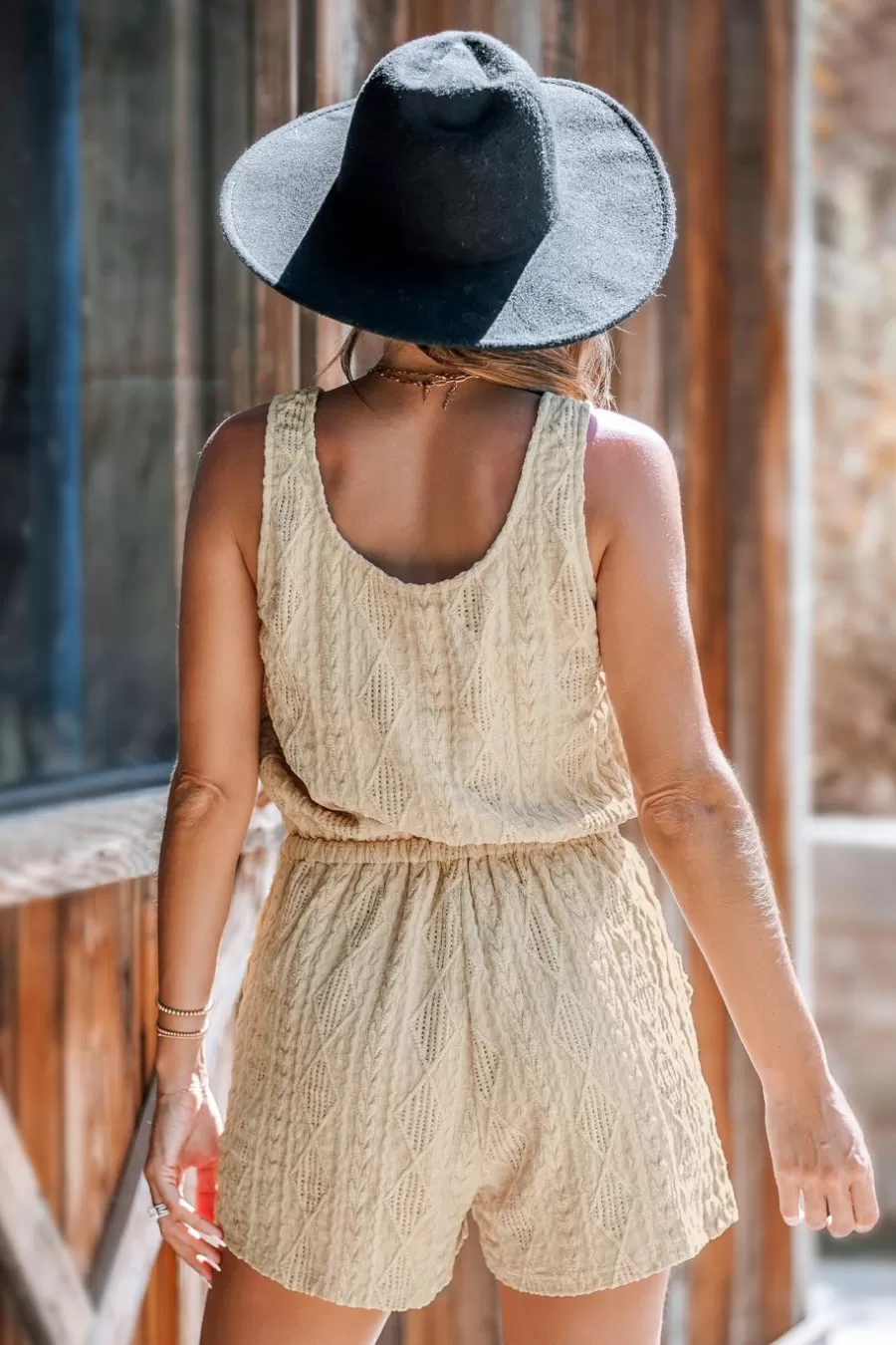Cupshe Combinaison*Combishort à Jambes Droites Et Col En U Sans Manches Beige